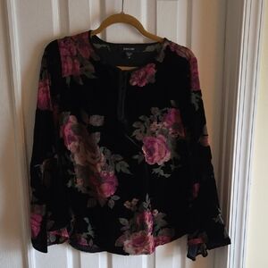Karen Kane Black and Pink Floral Velvet Blouse. Nwot